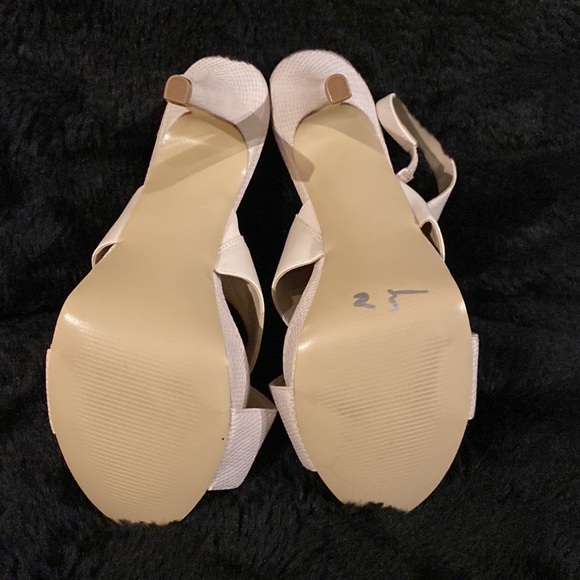 NWOT platform light beige Nine West heels, size 9 never worn - Picture 4 of 5